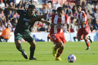 Santa Fe, Argentina.- In the photos taken on May 15, 2023, during the match between Sarmiento and Union on matchday 16 of the Argentine Professional League at the 15 de Abril Stadium. Sarmiento beat Union 2-0 as a visitor, with goals from Javier Toledo (at 17, 54 minutes). On the next date, Union will face Central Córdoba, while Sarmiento will have Huracán as a rival.