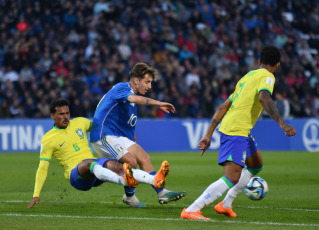 Mendoza, Argentina.- En las fotos tomadas el 21 de mayo del 2023, durante el partido entre Italia y Brasil en el estadio Malvinas Argentinas de Mendoza cerrando la segunda jornada del Mundial Sub-20. Italia ganó 3-2 ante Brasil y lidera el Grupo D. Brasil buscará recuperarse cuando enfrente en la próxima fecha a la debutante República Dominicana. Por su parte, Italia buscará la clasificación en su próximo partido ante su similar de Nigeria.