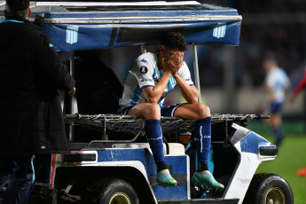 Buenos Aires, Argentina.- En las fotos tomadas el 4 de mayo del 2023, durante el encuentro entre Racing Club y Flamengo de Jorge Sampaoli en el Cilindro de Avellaneda. Racing empató 1-1 con Flamengo y mantiene el liderazgo del Grupo A de la Copa Libertadores de América con 7 puntos. En el final del primer tiempo, Gabriel Barbosa abrió la cuenta para el Mengao y lo igualó a los 74 Nicolás Oroz, de tiro libre.