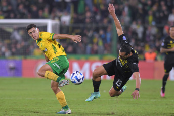 Buenos Aires, Argentina.- In the photos taken on May 4, 2023, during the match between Defensa y Justicia and Peñarol at the Norberto "Tito" Tomaghello stadium for the third date of Group F of the Copa Sudamericana. Defensa y Justicia thrashed Peñarol de Montevideo 4-1, striking at the right moments and three of their goals were great goals. His second win in the turner settled him in his zone.