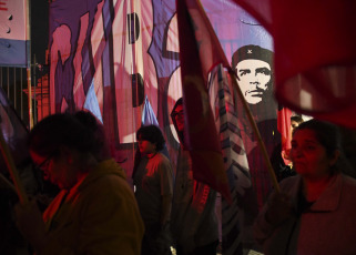 Buenos Aires, Argentina.- En las fotos tomada el 17 de mayo del 2023, la Marcha Piquetera Federal realizó una protesta que confluyó en Plaza de Mayo en un acampe y vigilia. Las distintas organizaciones sociales, reclaman por "políticas contra el hambre y la pobreza" y "asistencia integral para los comedores populares", entre otros puntos.