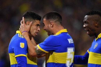 Buenos Aires, Argentina.- En las fotos tomadas el 14 de mayo del 2023, durante el partido entre Boca Juniors y Belgrano por la fecha 16 de la Liga Profesional Argentina en La Bombonera. Boca venció 2-0 a Belgrano y logró su objetivo de reponerse de la caída ante River por 1-0 en el Superclásico. El Xeneize sumó de a tres pese a estar lejos de la cima.