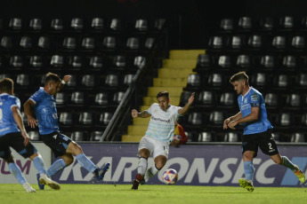 Santa Fe, Argentina.- In the photos taken on May 16, 2023, Atlético Tucumán and Estudiantes de Río Cuarto, from the First National, met in Santa Fe in a match valid for the 32nd final of the Argentine Cup. Estudiantes de Río Cuarto, beat Atlético Tucumán 3-1 and went to the 16th round of the Argentine Cup. Now, it will be measured in the next instance with the winner of Banfield and Argentino de Merlo.