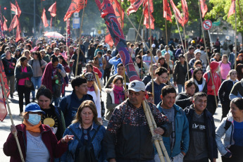 Buenos Aires, Argentina.- En las fotos tomadas el 18 de mayo del 2023, organizaciones sociales nucleadas en la Unión de Trabajadores de la Economía Popular (Utep); la Unidad Piquetera (UP), el Frente de Organizaciones en Lucha (FOL); la CTA Autónoma y el Frente Milagro Sala marcharán hacia el Ministerio de Desarrollo Social en una acción conjunta de protesta para repudiar "el ajuste del FMI y reclamar una solución ante el problema alimentario" que atraviesa al país, según se anunció desde ese sector.