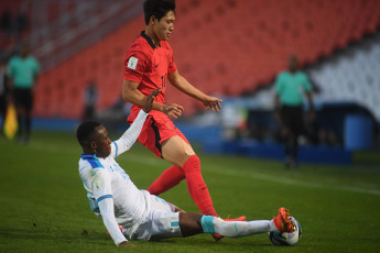 Mendoza, Argentina.- En las fotos tomadas el 25 de mayo del 2023, durante el partido entre Honduras y Corea del Sur en la segunda jornada del Grupo F de la Copa del Mundo Sub-20 en el Estadio de Mendoza. Honduras empató 2-2 contra República De Corea. Honduras sumó su primer punto en la competición, es tercera del Grupo F por encima de Francia y buscarán meterse a la siguiente ronda, pero para eso deben ganarle a los franceses.