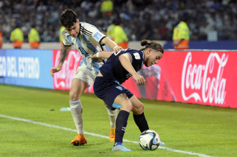 Santiago del Estero, Argentina.- En las fotos tomadas el 23 de mayo del 2023, durante el partido entre Argentina y Guatemala en el estadio Madre de Ciudades de Santiago del Estero por la fecha 2 del Grupo A del Mundial Sub 20. Argentina derrotó 3-0 a Guatemala, consiguiendo su segundo triunfo en la competición, luego de vencer en la primera jornada a Uzbekistán por 2-1. Los goles de la ‘Albiceleste’ fueron anotados por Alejo Veliz (17′), Luka Romero (65′) y Maximo Perrone (90+8′).