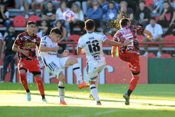 Buenos Aires, Argentina.- In the photos taken on May 15, 2023, during the match between Barracas Central and Central Córdoba de Santiago del Estero at the "Claudio 'Chiqui' Tapia" stadium, in one of the matches of the Professional League of Football (LPF). Barracas drew against Central Córdoba. (88') equalized for the "handsome".