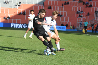 Mendoza, Argentina.- In the photos taken on May 30, 2023, during the match between New Zealand and the United States for the round of 16 of the U20 World Cup at the Malvinas Argentinas stadium in Mendoza. The United States thrashed New Zealand 4-0 and will face the winner of the match between Gambia and Uruguay in the quarterfinals.