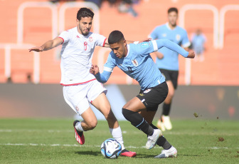 Mendoza, Argentina.- En las fotos tomadas el 28 de mayo del 2023, durante el partido entre Túnez y Uruguay en la última fecha del grupo E del Mundial sub-20, en el estadio Malvinas Argentinas en Mendoza. Uruguay logró vencer 1-0 a Túnez con un penal de Franco González (90+3'). De esta forma, el conjunto latinoamericano se aseguró el pase a los octavos de final como segundo de su serie.