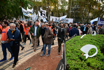 Rosario, Argentina.- In the photos taken on May 11, 2023, political, union, student and social organizations repudiated the resolutions of the Supreme Court of Justice in Rosario's 25 de Mayo square, during the traditional round of the Mothers that they suspend two provincial elections next Sunday considering that the highest court "operates politically for the opposition."