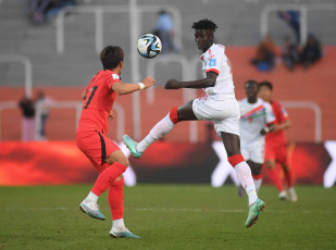 Mendoza, Argentina.- En las fotos tomadas el 28 de mayo del 2023, durante el partido entre Gambia y Corea del Sur en el estadio Malvinas Argentinas de Mendoza por la tercera y última fecha del grupo F del Mundial Sub-20. Gambia y Corea del Sur empataron 0-0, por lo que ambos equipos quedaron clasificados a los octavos de final, donde Gambia enfrentará a Uruguay y Corea del Sur lo hará con Ecuador.