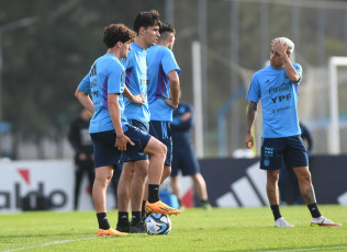 Buenos Aires, Argentina.- In the photos taken on May 9, 2023, Without Soulé, the Argentine U-20 national team continues preparing for the World Cup. With the aim of achieving the sixth title that confirms it as the top winner of the contest, the Argentine National Team began preparing for its debut in the Sub 20 World Cup in which it will host and will begin on May 20 with the duel against Uzbekistan.