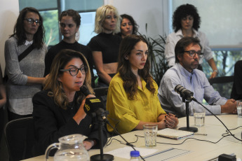 Buenos Aires, Argentina.- In the photos taken on May 13, 2023, Thelma Fardín (center) appeared at a press conference at the Amnesty International offices in Buenos Aires, after the Brazilian Justice acquitted the Argentine actor Juan Darthés in the case for rape against his former colleague Fardín. The ruling, disseminated by Darthés' defense, maintains that "there is doubt about the occurrence or not of the carnal conjunction" and that doubt caused the court to decide in favor of the accused.