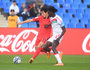 Mendoza, Argentina.- En las fotos tomadas el 28 de mayo del 2023, durante el partido entre Gambia y Corea del Sur en el estadio Malvinas Argentinas de Mendoza por la tercera y última fecha del grupo F del Mundial Sub-20. Gambia y Corea del Sur empataron 0-0, por lo que ambos equipos quedaron clasificados a los octavos de final, donde Gambia enfrentará a Uruguay y Corea del Sur lo hará con Ecuador.