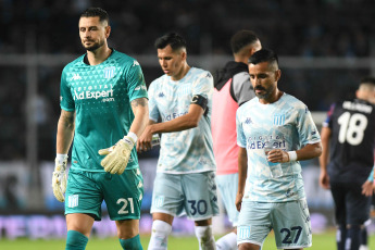 Buenos Aires, Argentina.- En las fotos tomadas el 8 de mayo del 2023, durante el encuentro entre Racing y Talleres de Córdoba en un partido por la decimoquinta fecha del torneo de la Liga Profesional de Fútbol (LPF) en el Estadio Presidente Perón. Racing cayó derrotado como local por 4 a 2 frente a Talleres, que quedó en el cuarto puesto del certamen.