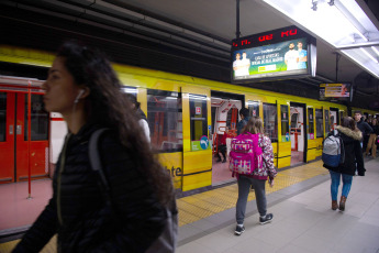 Buenos Aires, Argentina.- En las fotos tomadas el 9 de mayo del 2023, un nuevo paro de colectivos tiene lugar en el Área Metropolitana de Buenos Aires (AMBA) por el ataque a un colectivero de la línea 440 durante la madrugada del martes en la localidad bonaerense de Grand Bourg. Las líneas 440, 315 y 740 confirmaron el paro por tiempo indeterminado.