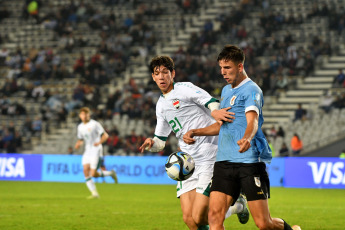 La Plata, Argentina.- En las fotos tomadas el 22 de mayo del 2023, durante el partido entre Uruguay e Irak en un encuentro disputado en el Estadio Único 'Diego Armando Maradona' de La Plata. Uruguay se estrenó en el Mundial Sub 20 de Argentina con una goleada de 4-0 sobre Irak, catapultándolo hacia la cima del Grupo E. Matías Abaldo, Andrés Ferrari, Facundo González y Alan Matturro, marcaron los goles que le dieron los primeros tres puntos a los dirigidos por Marcelo Broli.