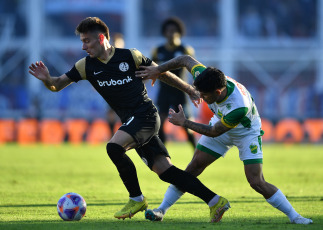 Buenos Aires, Argentina.- In the photos taken on May 8, 2023, during the match between San Lorenzo and Defensa y Justicia at the Nuevo Gasómetro Stadium on date 15 of the Professional League. San Lorenzo and Defensa y Justicia drew 0-0, a result that is of no use to either of them in the fight for the championship, given that both move away from the leader River.