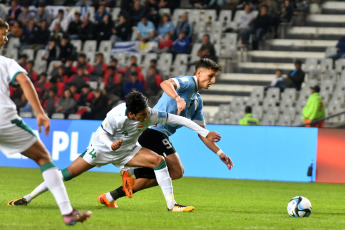 La Plata, Argentina.- En las fotos tomadas el 22 de mayo del 2023, durante el partido entre Uruguay e Irak en un encuentro disputado en el Estadio Único 'Diego Armando Maradona' de La Plata. Uruguay se estrenó en el Mundial Sub 20 de Argentina con una goleada de 4-0 sobre Irak, catapultándolo hacia la cima del Grupo E. Matías Abaldo, Andrés Ferrari, Facundo González y Alan Matturro, marcaron los goles que le dieron los primeros tres puntos a los dirigidos por Marcelo Broli.