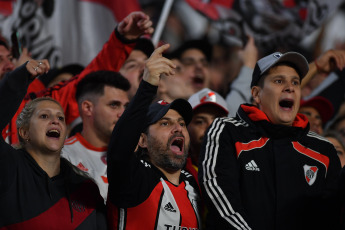 Buenos Aires, Argentina.- En las fotos tomadas el 21 de marzo del 2023, durante el partido entre River Plate y Platense en el Estadio Monumental por la jornada 17 de la Liga Profesional Argentina. River superó 2-1 a Platense y defendió su ventaja en la cima del Torneo de la Liga. Con goles de Miguel Borja y Nacho Fernandez, el equipo de Martín Demichelis quedó a cinco puntos de San Lorenzo en lo más alto de la tabla de posiciones.