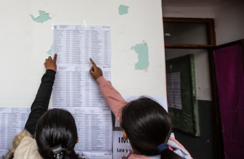 Salta, Argentina.- In the photos taken on May 14, 2023, Argentines attended the polls to participate in the local elections in Salta. The provincial elections that took place in Salta, La Pampa, Tierra del Fuego and San Juan concluded with the victory of the ruling party and a broad popular participation. Governors Gustavo Sáenz (Salta), Sergio Ziliotto (La Pampa) and Gustavo Melella (Tierra del Fuego) were reelected.