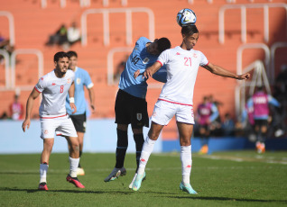 Mendoza, Argentina.- En las fotos tomadas el 28 de mayo del 2023, durante el partido entre Túnez y Uruguay en la última fecha del grupo E del Mundial sub-20, en el estadio Malvinas Argentinas en Mendoza. Uruguay logró vencer 1-0 a Túnez con un penal de Franco González (90+3'). De esta forma, el conjunto latinoamericano se aseguró el pase a los octavos de final como segundo de su serie.