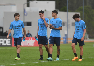 Buenos Aires, Argentina.- In the photos taken on May 9, 2023, Without Soulé, the Argentine U-20 national team continues preparing for the World Cup. With the aim of achieving the sixth title that confirms it as the top winner of the contest, the Argentine National Team began preparing for its debut in the Sub 20 World Cup in which it will host and will begin on May 20 with the duel against Uzbekistan.