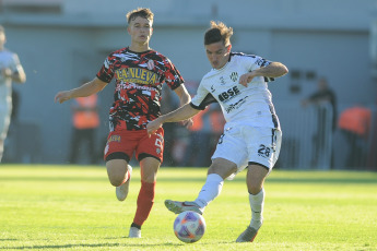 Buenos Aires, Argentina.- In the photos taken on May 15, 2023, during the match between Barracas Central and Central Córdoba de Santiago del Estero at the "Claudio 'Chiqui' Tapia" stadium, in one of the matches of the Professional League of Football (LPF). Barracas drew against Central Córdoba. (88') equalized for the "handsome".