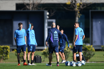 Buenos Aires, Argentina.- En las fotos tomadas el 18 de mayo del 2023, la Selección Sub 20 realizó su última jornada de labores bajo en mando de Javier Mascherano, en el predio 'Lionel Messi' de Ezeiza antes de partir a Santiago del Estero, donde el sábado debutará en el Mundial ante Uzbekistán en el estadio Madre de Ciudades.