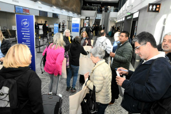 San Juan, Argentina.- En las fotos tomadas el 11 de mayo del 2023, muestra el Aeropuerto Internacional San Juan. Más de 990 mil visitantes extranjeros ingresaron en marzo a la Argentina, mientras que las salidas hacia el exterior alcanzaron una cifra superior a las 960 mil personas, según un informe elaborado por el Instituto Nacional de Estadísticas y Censos (Indec), a través de la Encuesta de Turismo Internacional (ETI).