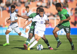 Mendoza, Argentina.- En las fotos tomadas el 23 de mayo del 2023, durante el partido entre República Dominicana y Nigeria en el estadio Malvinas Argentinas de la ciudad de Mendoza. La selección sub-20 de República Dominicana perdió 2-1 ante Nigeria. Nigeria suma así sus primeros tres puntos en el grupo D de este Mundial Sub-20.