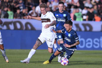 Buenos Aires, Argentina.- In the photos taken on May 14, 2023, during the match between Platense and Racing for matchday 16 of the Argentine Professional League at the Ciudad de Vicente López Stadium. Platense beat Racing 3-0 at home, with goals from Gonzalo Valdivia (after 5 minutes), Ronaldo Martínez (at 24 minutes) and Nicolás Servetto (at 96 minutes). On the next date, Racing will face Vélez, while Platense will have River as a rival.