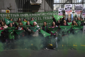 Buenos Aires, Argentina.- In the photos taken on May 29, 2023, women participate in a "Pañuelazo" in Buenos Aires to demand the "effective implementation" of the Voluntary Interruption of Pregnancy law (IVE). The protest was held because "there are still barriers, delays, and conscientious objectors that hinder access to the practice," according to the National Campaign. At the same time, the regional branch of the City of Buenos Aires (CABA) of the collective called a "round of conversation" to commemorate the International Day of Action for Women's Health.