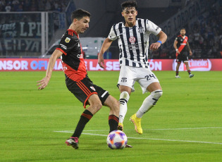 Córdoba, Argentina.- In the photos taken on May 14, 2023, during the match between Talleres and River Plate on date 16 of the Argentine Professional League at the Mario Alberto Kempes Stadium, in the city of Córdoba. Talleres beat River 2-1, with goals from Rodrigo Garro (63 and 73) and added three points, ranking third in the table with 30 points.