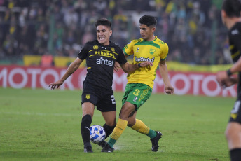 Buenos Aires, Argentina.- In the photos taken on May 4, 2023, during the match between Defensa y Justicia and Peñarol at the Norberto "Tito" Tomaghello stadium for the third date of Group F of the Copa Sudamericana. Defensa y Justicia thrashed Peñarol de Montevideo 4-1, striking at the right moments and three of their goals were great goals. His second win in the turner settled him in his zone.