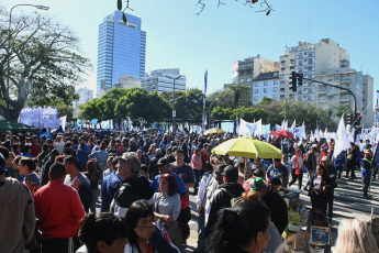 Buenos Aires, Argentina.- En las fotos tomadas el 18 de mayo del 2023, organizaciones sociales nucleadas en la Unión de Trabajadores de la Economía Popular (Utep); la Unidad Piquetera (UP), el Frente de Organizaciones en Lucha (FOL); la CTA Autónoma y el Frente Milagro Sala marcharán hacia el Ministerio de Desarrollo Social en una acción conjunta de protesta para repudiar "el ajuste del FMI y reclamar una solución ante el problema alimentario" que atraviesa al país, según se anunció desde ese sector.