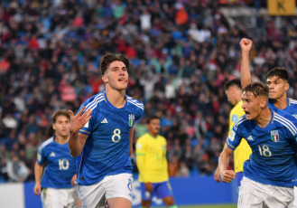 Mendoza, Argentina.- En las fotos tomadas el 21 de mayo del 2023, durante el partido entre Italia y Brasil en el estadio Malvinas Argentinas de Mendoza cerrando la segunda jornada del Mundial Sub-20. Italia ganó 3-2 ante Brasil y lidera el Grupo D. Brasil buscará recuperarse cuando enfrente en la próxima fecha a la debutante República Dominicana. Por su parte, Italia buscará la clasificación en su próximo partido ante su similar de Nigeria.