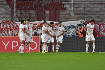 Buenos Aires, Argentina.- En las fotos tomadas el 29 de mayo del 2023, durante el partido entre Union y Huracán en un encuentro por la jornada 18 de la Liga Profesional Argentina en el Estadio Tomás Adolfo Ducó. Union venció por 1-0 a Huracán con un gol de Mauro Luna Diale, a los 22 minutos. En la próxima fecha, Huracán se medirá con Central Córdoba, mientras que Union tendrá como rival a Gimnasia.