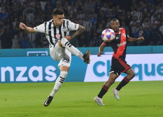 Córdoba, Argentina.- En las fotos tomadas el 14 de mayo del 2023, durante el partido entre Talleres y River Plate por la fecha 16 de la Liga Profesional Argentina en el Estadio Mario Alberto Kempes, de la ciudad de Córdoba. Talleres venció 2-1 a River, con goles de Rodrigo Garro (63 y 73) y sumó tres puntos posicionándose en la tercera casilla de la tabla con 30 puntos.