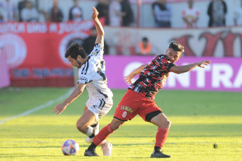 Buenos Aires, Argentina.- In the photos taken on May 15, 2023, during the match between Barracas Central and Central Córdoba de Santiago del Estero at the "Claudio 'Chiqui' Tapia" stadium, in one of the matches of the Professional League of Football (LPF). Barracas drew against Central Córdoba. (88') equalized for the "handsome".