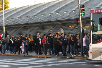 Buenos Aires, Argentina.- In the photos taken on May 15, 2023, people wait in a subway station in the middle of a measure of force that kept the service of line C paralyzed, with a route between Retiro and Constitución. The Buenos Aires subway service was interrupted, on different lines and schedules. The measure collapsed the network of collectives amid cuts and demonstrations.