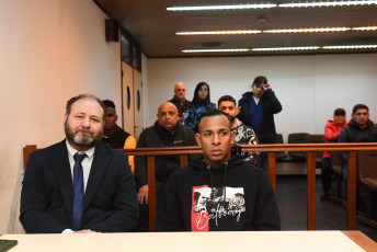 Buenos Aires, Argentina.- In the photos taken on May 30, 2023, the Colombian football player of Boca Juniors, Sebastián Villa (right), attends the court where the litigation against him for minor injuries and threats against his ex-partner is taking place Daniela Cortes. Villa reiterated his innocence on Tuesday before the ruling is handed down next Friday. "I'm innocent. I believe in God. I think everything will be fine. Everything will turn out in the best way”, declared the player before judge Claudia Dávalos.