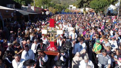 San Luis, Argentina.- En las fotos tomadas el 3 de mayo del 2023, muestra las máximas festividades religiosas de San Luis, que finalizaron en las localidades de Villa de la Quebrada y Renca, consagradas a los Cristos Milagrosos que se veneran en cada lugar, en las que se congregaron más de 200 mil personas desde que comenzaron las novenas el 28 de abril hasta este 3 de mayo, día central de los festejos en ambas localidades.