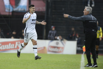 Santa Fe, Argentina.- En las fotos tomadas el 29 de mayo del 2023, durante el partido entre Colón y Central Córdoba por una nueva fecha de la Liga Profesional Argentina. Colón igualó contra C. Córdoba 2-2 como local. Ahora, Colón enfrentará a San Lorenzo que viene de perder contra Barracas.