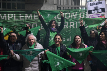 Buenos Aires, Argentina.- In the photos taken on May 29, 2023, women participate in a "Pañuelazo" in Buenos Aires to demand the "effective implementation" of the Voluntary Interruption of Pregnancy law (IVE). The protest was held because "there are still barriers, delays, and conscientious objectors that hinder access to the practice," according to the National Campaign. At the same time, the regional branch of the City of Buenos Aires (CABA) of the collective called a "round of conversation" to commemorate the International Day of Action for Women's Health.