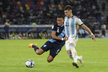 Santiago del Estero, Argentina.- En las fotos tomadas el 23 de mayo del 2023, durante el partido entre Argentina y Guatemala en el estadio Madre de Ciudades de Santiago del Estero por la fecha 2 del Grupo A del Mundial Sub 20. Argentina derrotó 3-0 a Guatemala, consiguiendo su segundo triunfo en la competición, luego de vencer en la primera jornada a Uzbekistán por 2-1. Los goles de la ‘Albiceleste’ fueron anotados por Alejo Veliz (17′), Luka Romero (65′) y Maximo Perrone (90+8′).