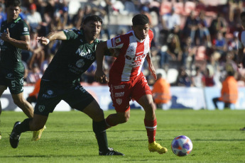 Santa Fe, Argentina.- In the photos taken on May 15, 2023, during the match between Sarmiento and Union on matchday 16 of the Argentine Professional League at the 15 de Abril Stadium. Sarmiento beat Union 2-0 as a visitor, with goals from Javier Toledo (at 17, 54 minutes). On the next date, Union will face Central Córdoba, while Sarmiento will have Huracán as a rival.