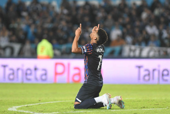 Buenos Aires, Argentina.- In the photos taken on May 8, 2023, during the match between Racing and Talleres de Córdoba in a match for the fifteenth round of the Professional Football League (LPF) tournament at the Presidente Perón Stadium. Racing was defeated at home by 4-2 against Talleres, which was in fourth place in the contest.