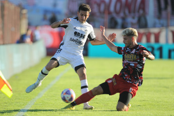 Buenos Aires, Argentina.- In the photos taken on May 15, 2023, during the match between Barracas Central and Central Córdoba de Santiago del Estero at the "Claudio 'Chiqui' Tapia" stadium, in one of the matches of the Professional League of Football (LPF). Barracas drew against Central Córdoba. (88') equalized for the "handsome".