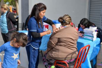 San Juan, Argentina.- En las fotos tomadas el 9 de mayo del 2023, profesionales de la salud participan de una jornada sanitaria contra el coronavirus. El Ministerio de Salud argentino actualizó las recomendaciones para la aplicación de dosis de refuerzo contra el Covid-19, al indicar que los mayores de 50 años o con enfermedades reciban un refuerzo a los 6 meses de la última dosis y el resto en forma anual